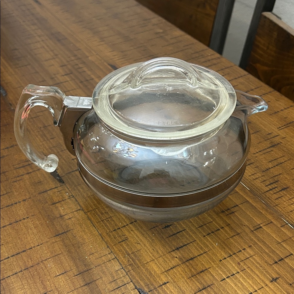 Vgt Pyrex Flameware glass teapot with stainless band, glass lid and handle